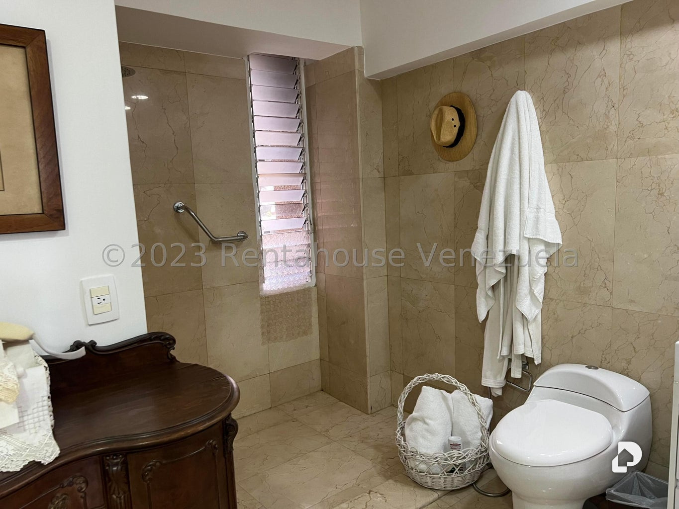 Apartamento en Las Mesetas de Santa Rosa de Lima, Caracas – 27