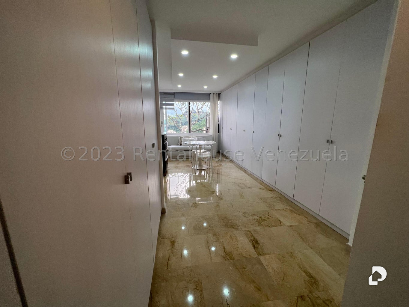 Apartamento en Las Mesetas de Santa Rosa de Lima, Caracas – 28