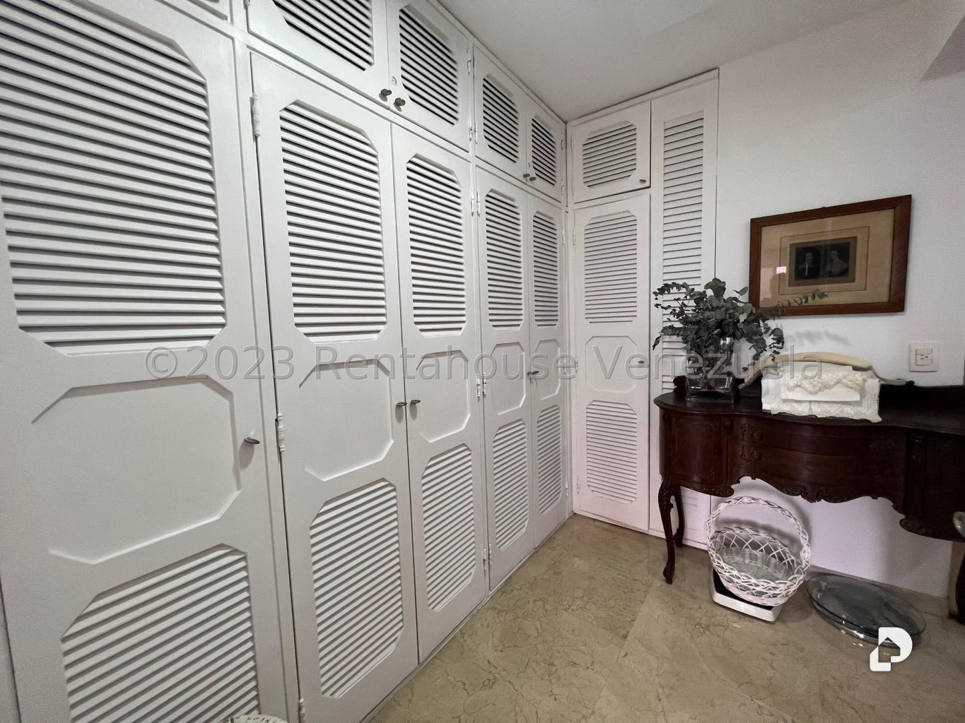 Apartamento en Las Mesetas de Santa Rosa de Lima, Caracas – 23