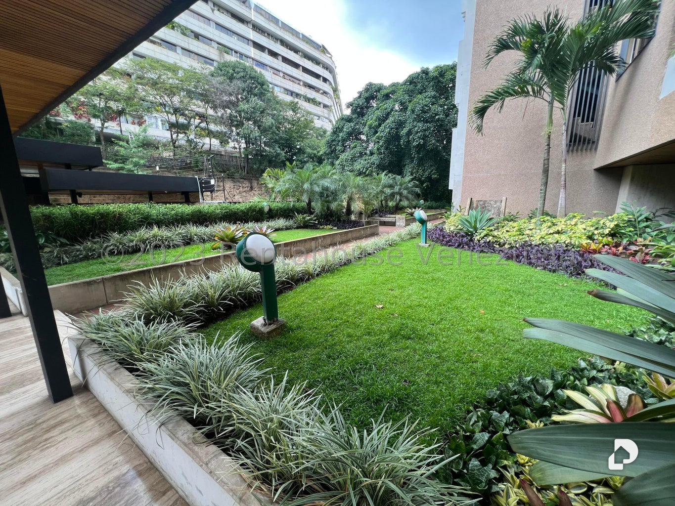 Apartamento en Las Mesetas de Santa Rosa de Lima, Caracas – 2
