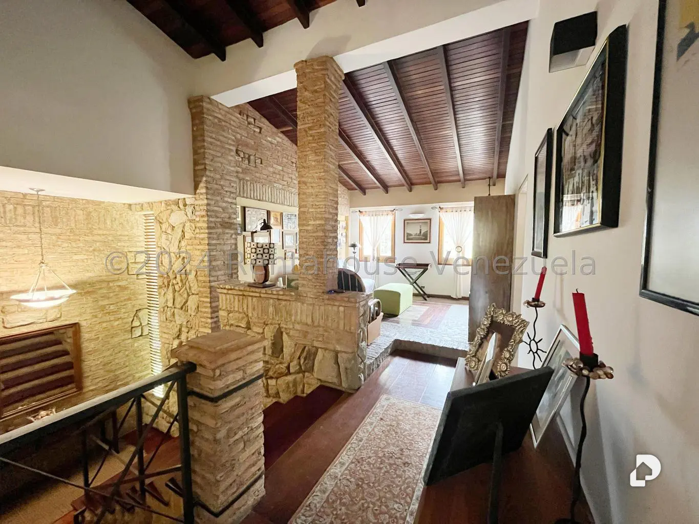 Casa en Oripoto, Caracas – 27
