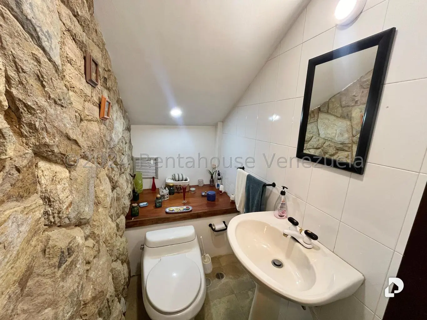 Casa en Oripoto, Caracas – 21