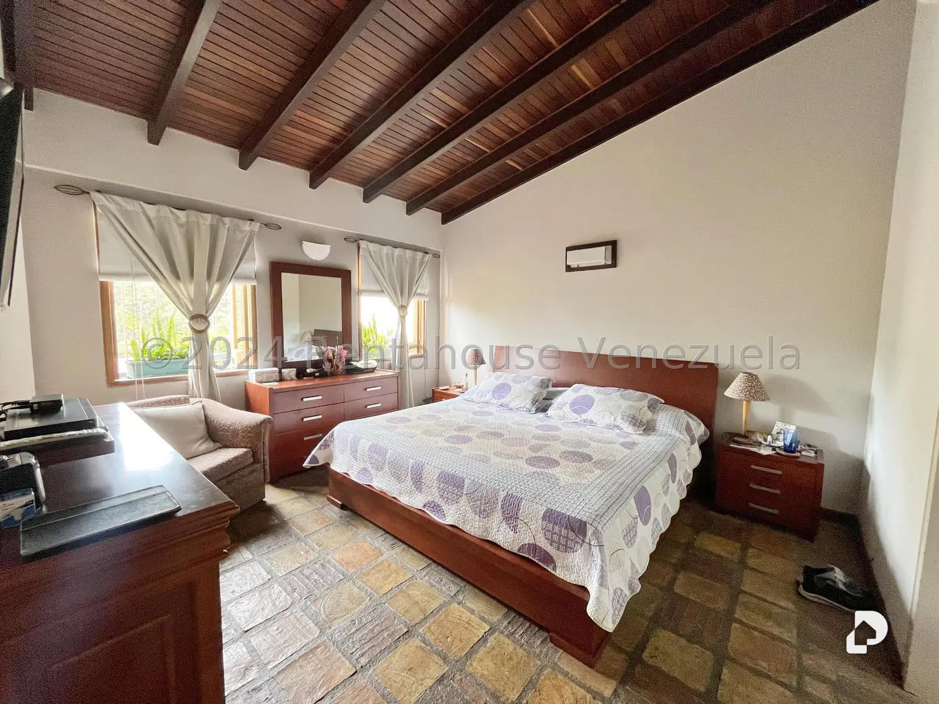 Casa en Oripoto, Caracas – 28