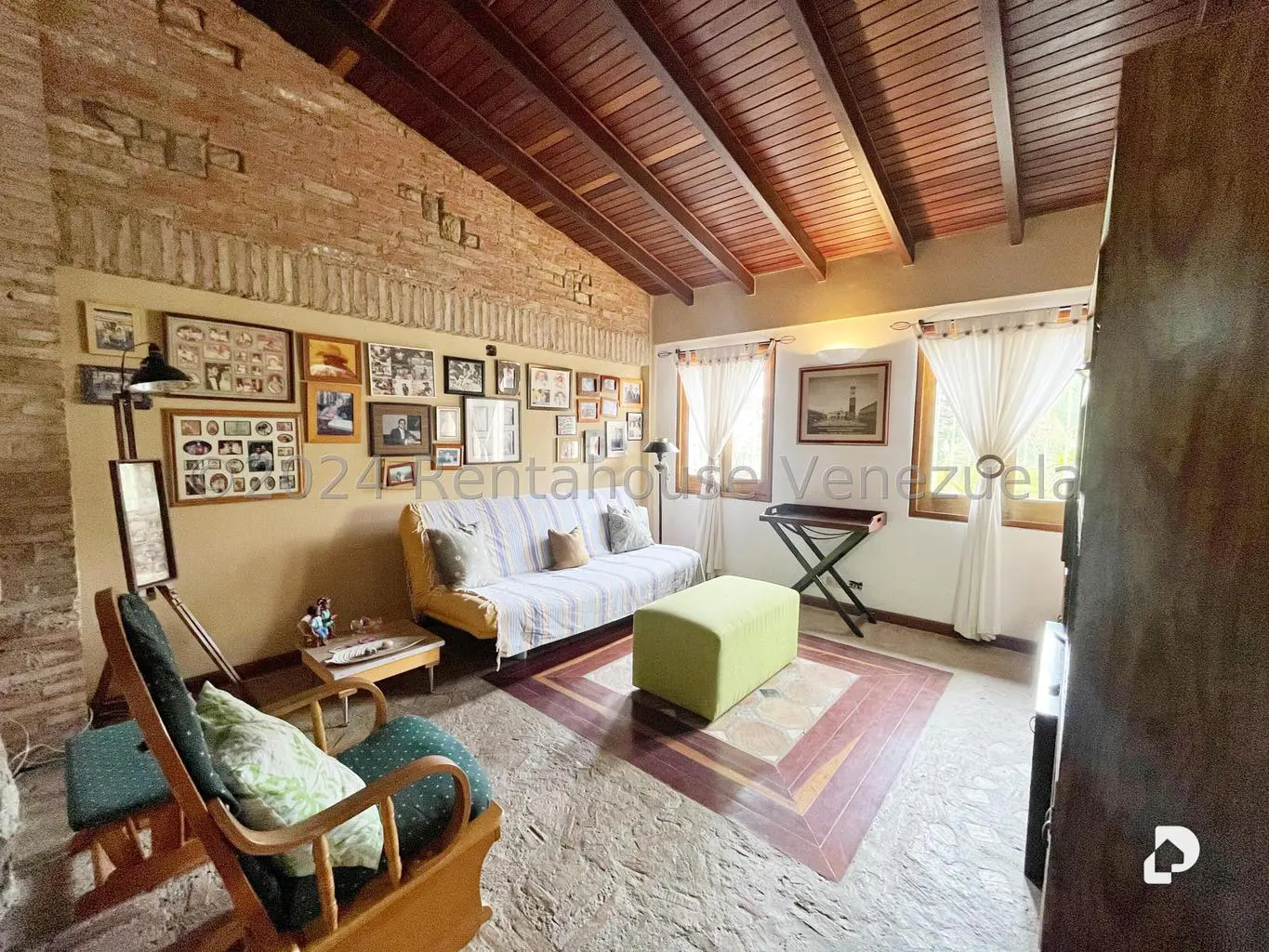 Casa en Oripoto, Caracas – 24