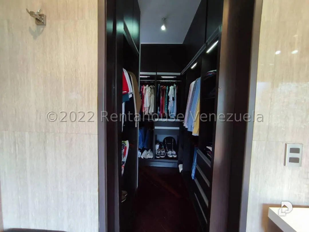 Casa en Los Guayabitos, Caracas – 27