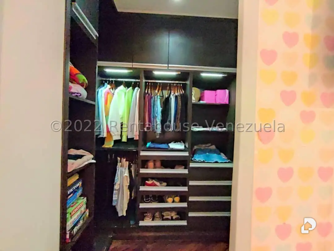 Casa en Los Guayabitos, Caracas – 29