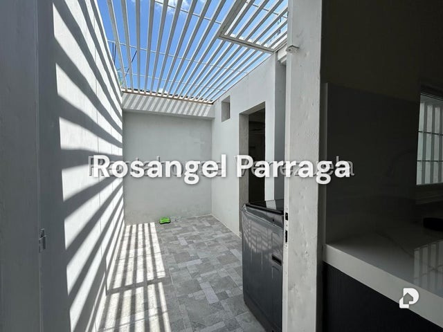 Townhouse en Flor Amarillo, Valencia – 8