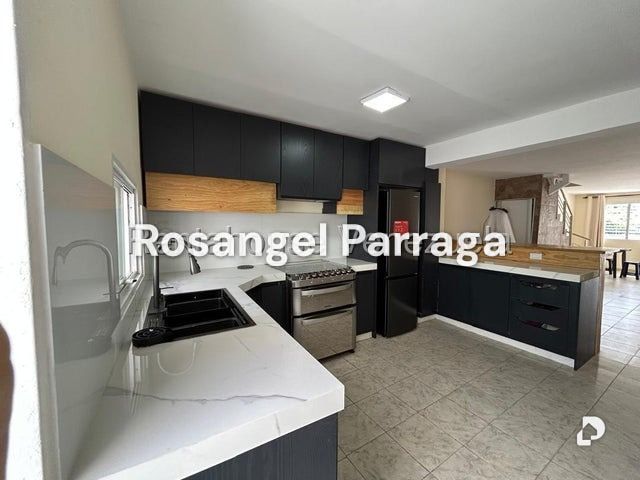Townhouse en Flor Amarillo, Valencia – 3