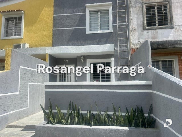 Townhouse en Flor Amarillo, Valencia – 1