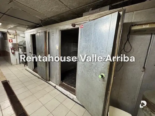 Local comercial en El Hatillo, Caracas – 24