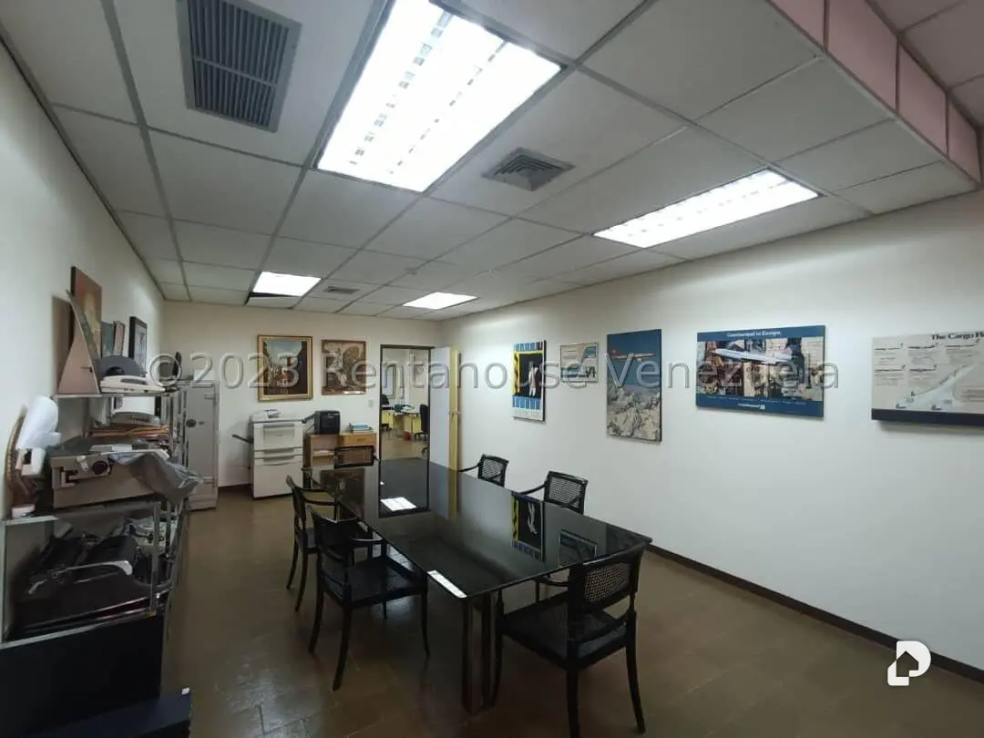 Edificio en La Urbina, Caracas – 19