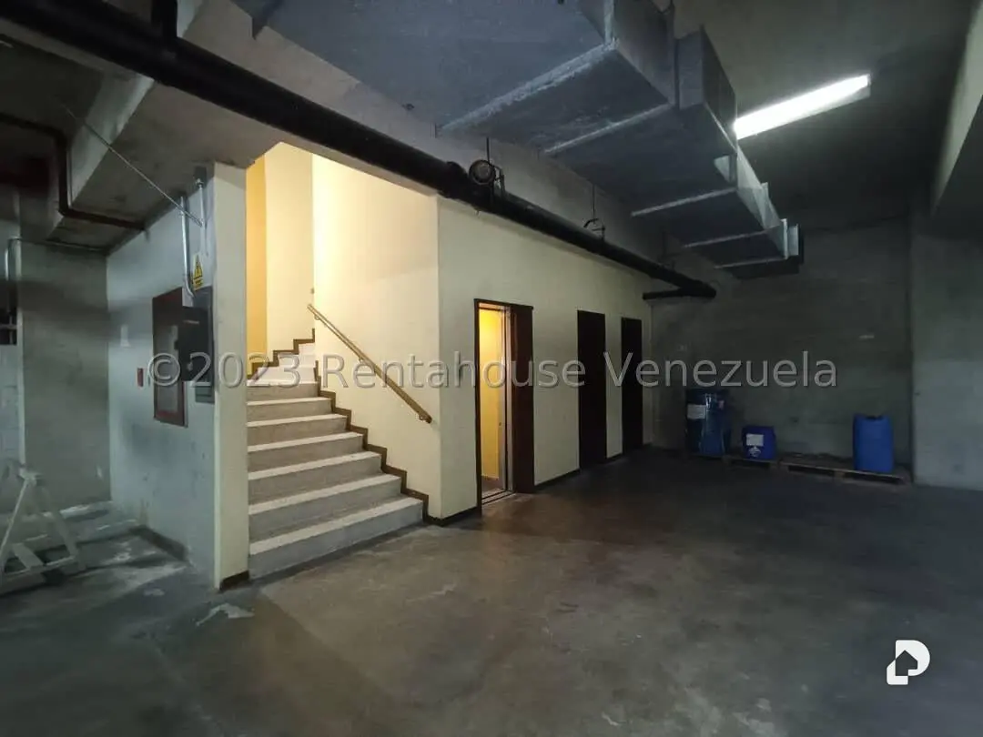 Edificio en La Urbina, Caracas – 11