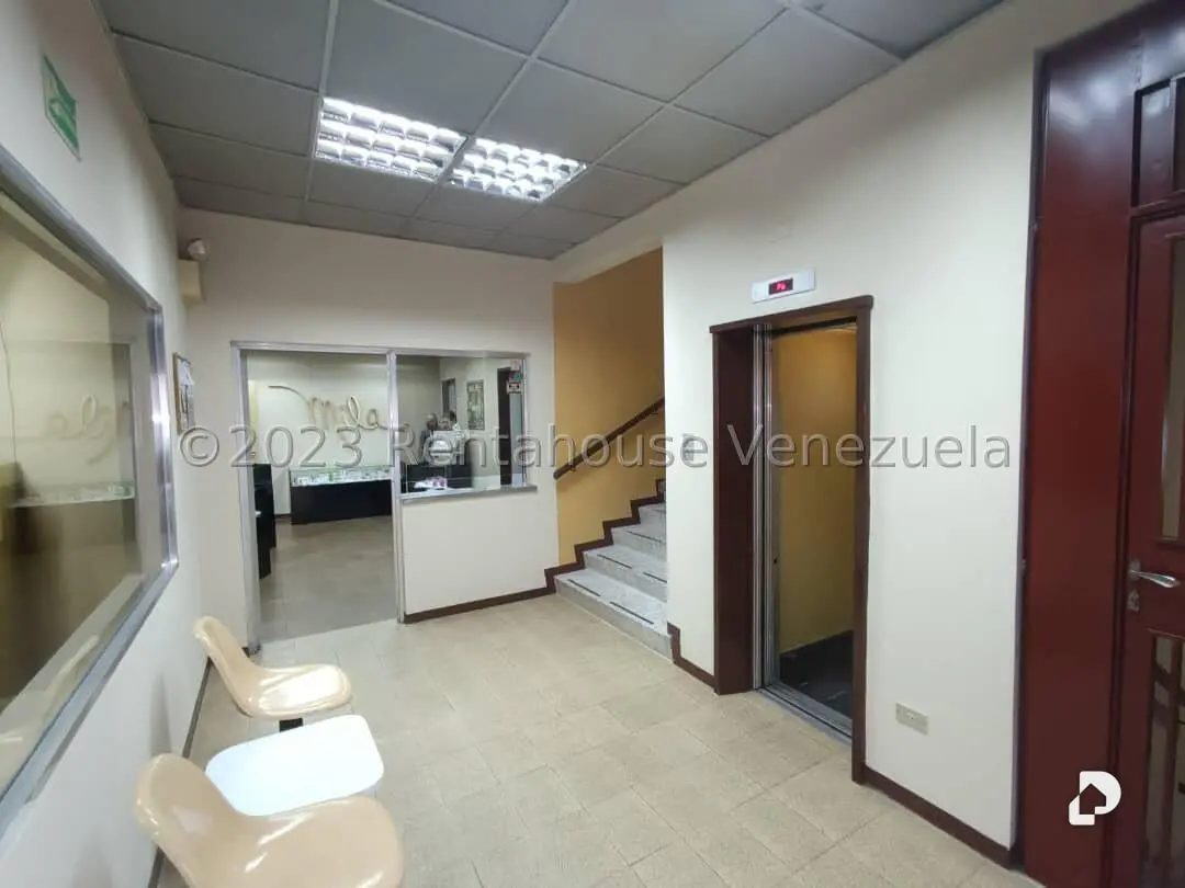 Edificio en La Urbina, Caracas – 16