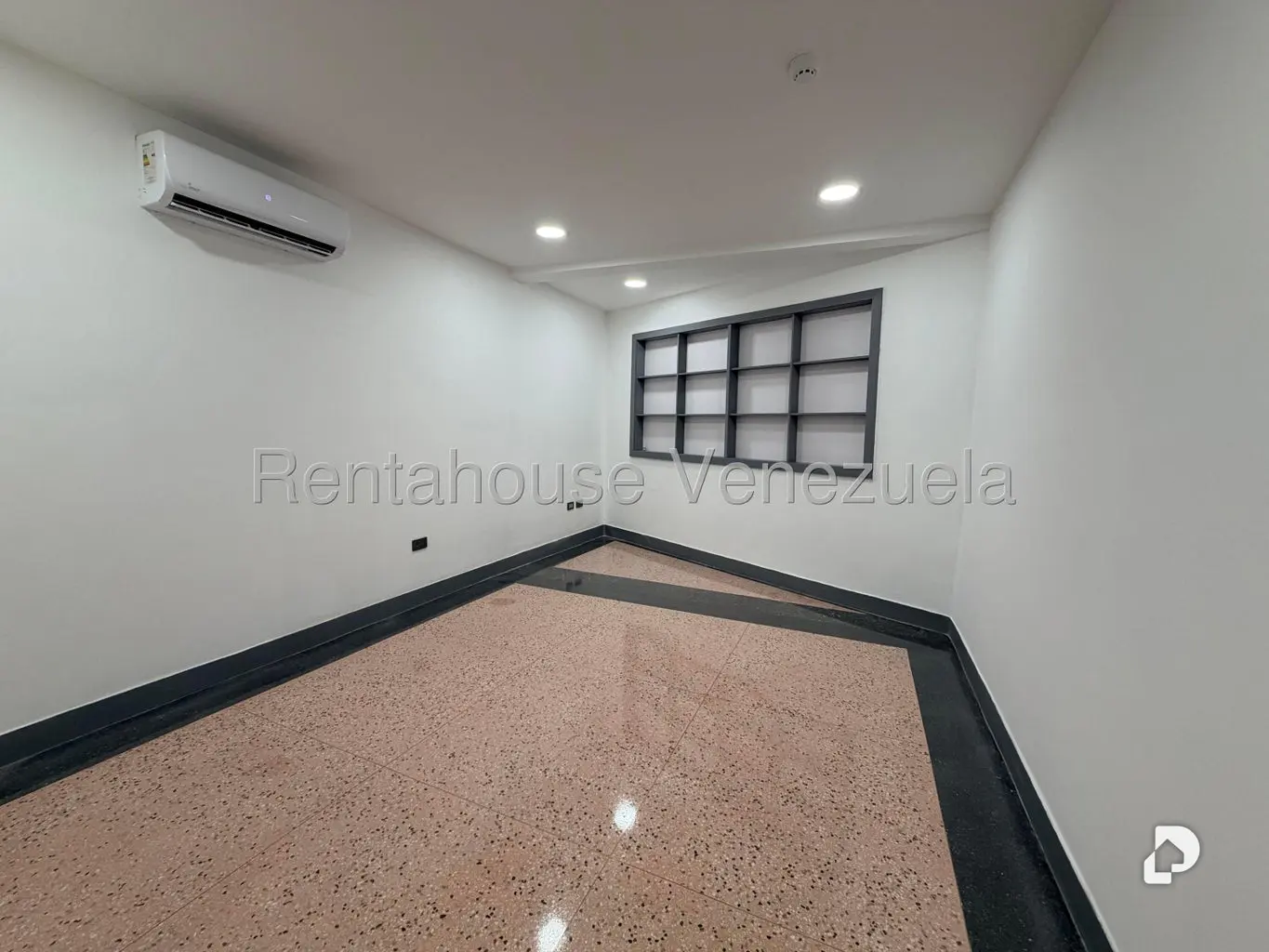 Casa en San Román, Caracas – 30