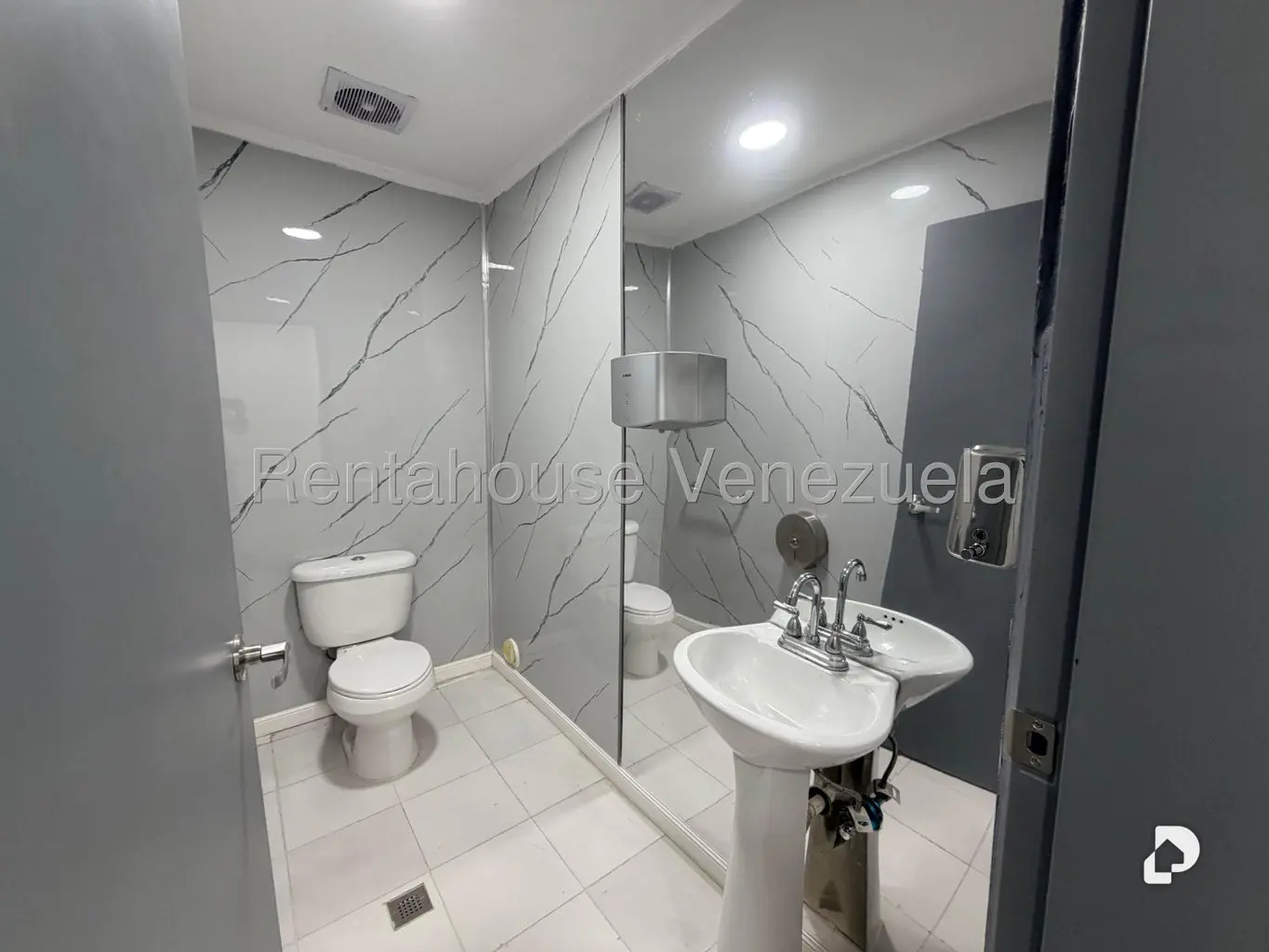 Casa en San Román, Caracas – 24