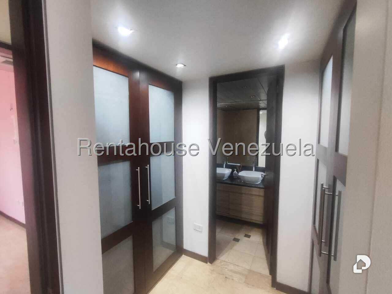 Apartamento en Las Mesetas de Santa Rosa de Lima, Caracas – 16