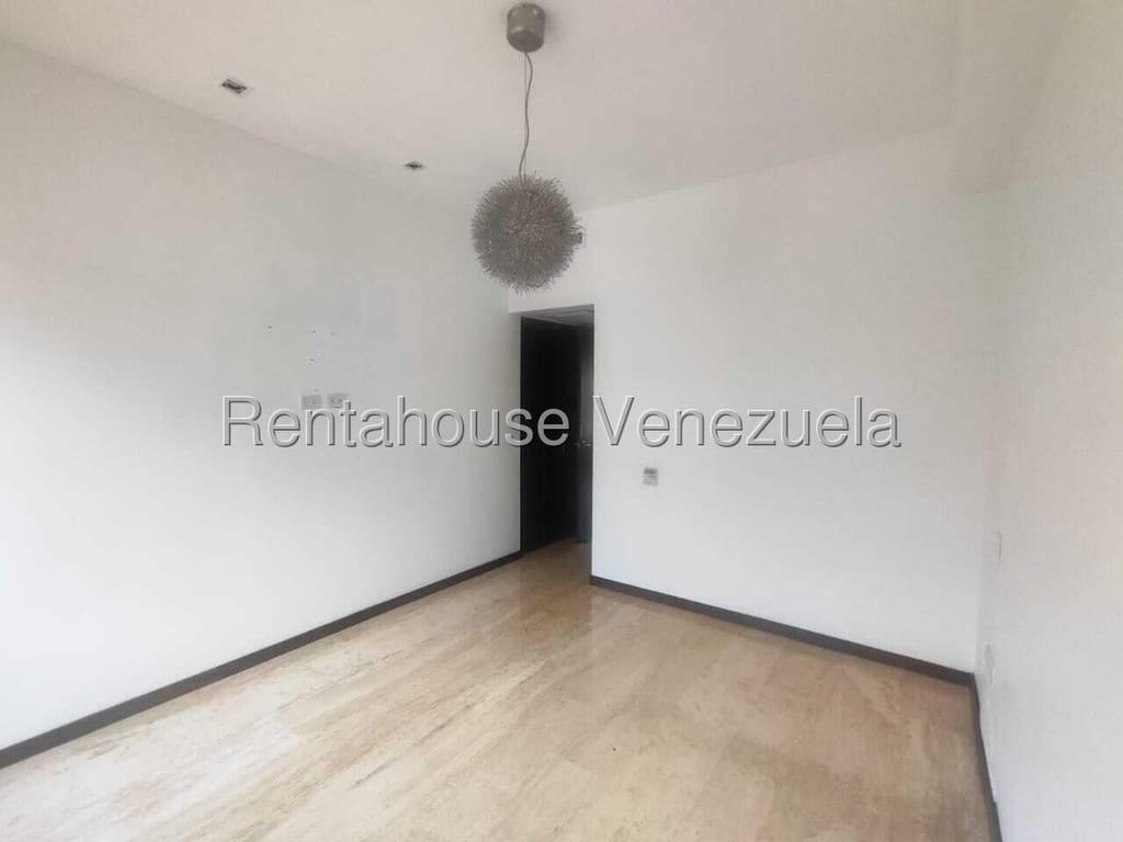 Apartamento en Las Mesetas de Santa Rosa de Lima, Caracas