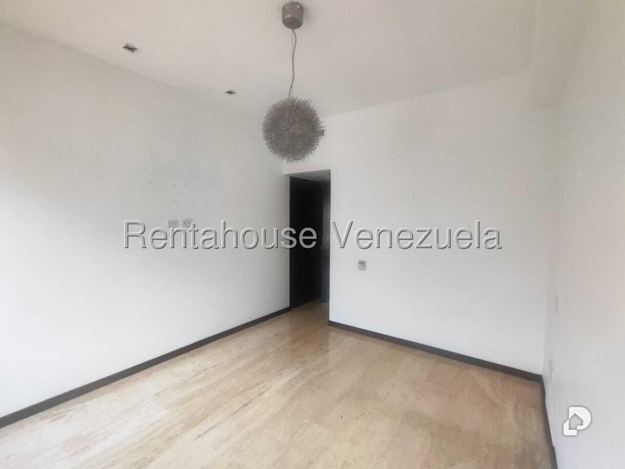 Apartamento en Las Mesetas de Santa Rosa de Lima, Caracas – 14