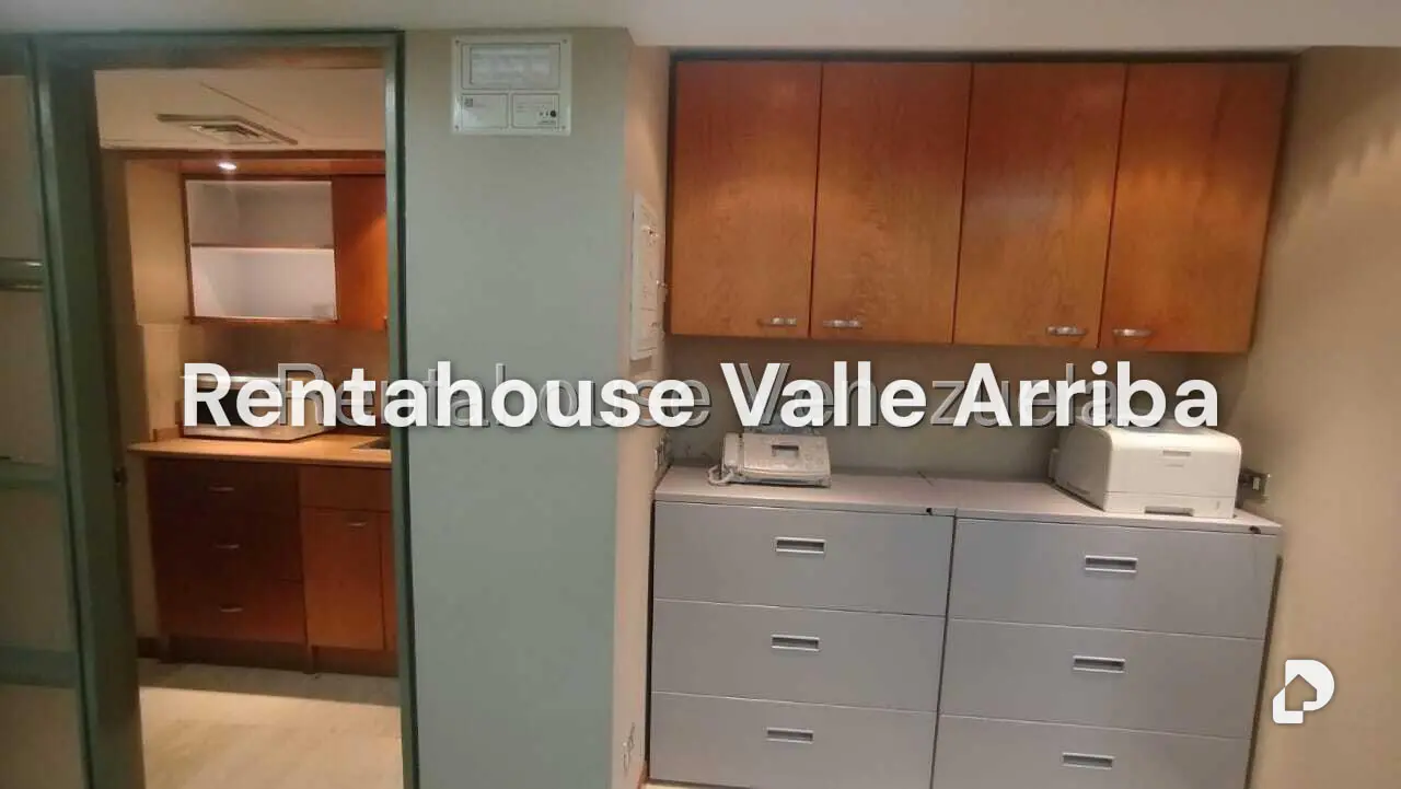Oficina en Las Mercedes, Caracas – 19