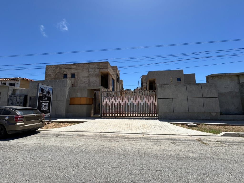 Townhouse en Jorge Coll, Pampatar - 1