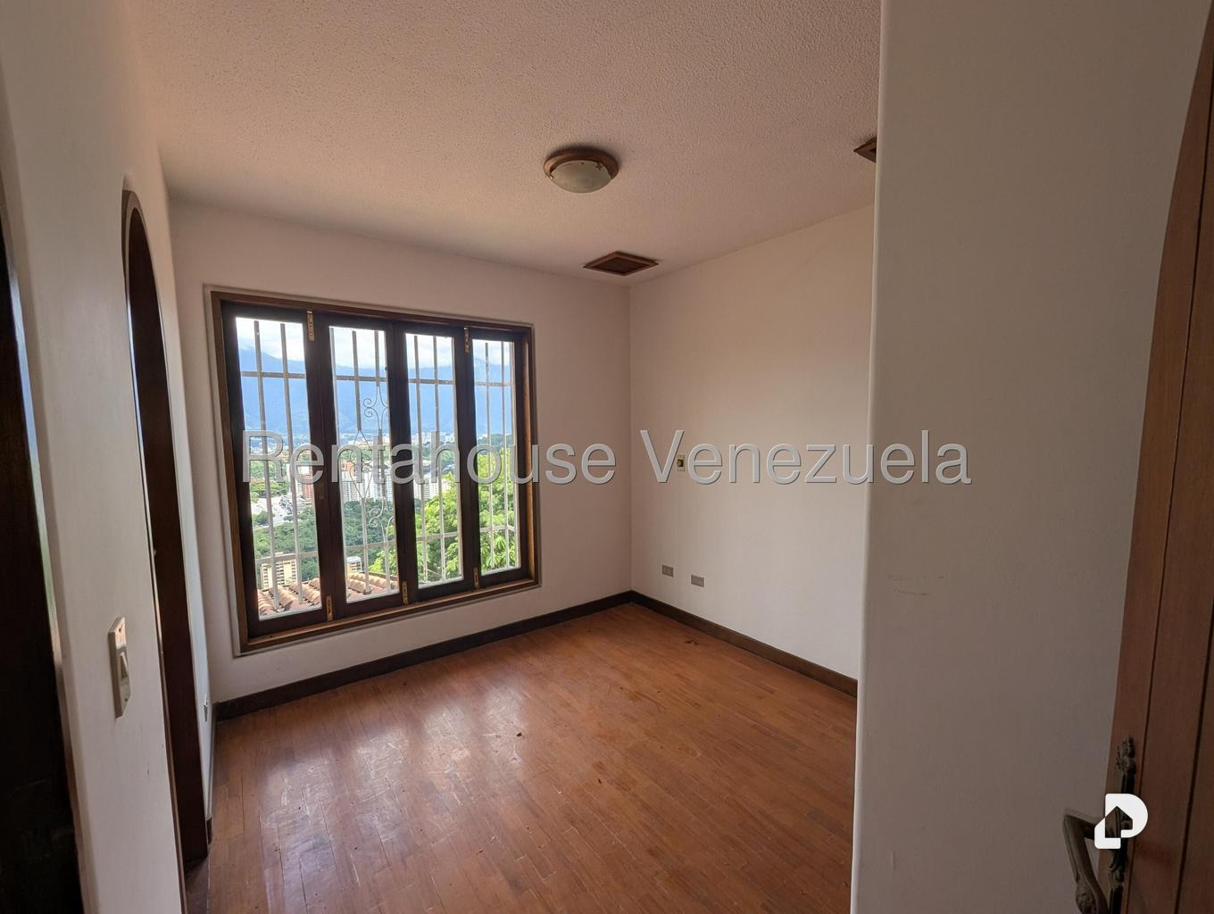 Casa en Cerro Verde, Caracas – 25