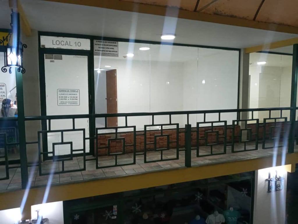 Local comercial en Av. Bolívar Norte, Valencia - 1