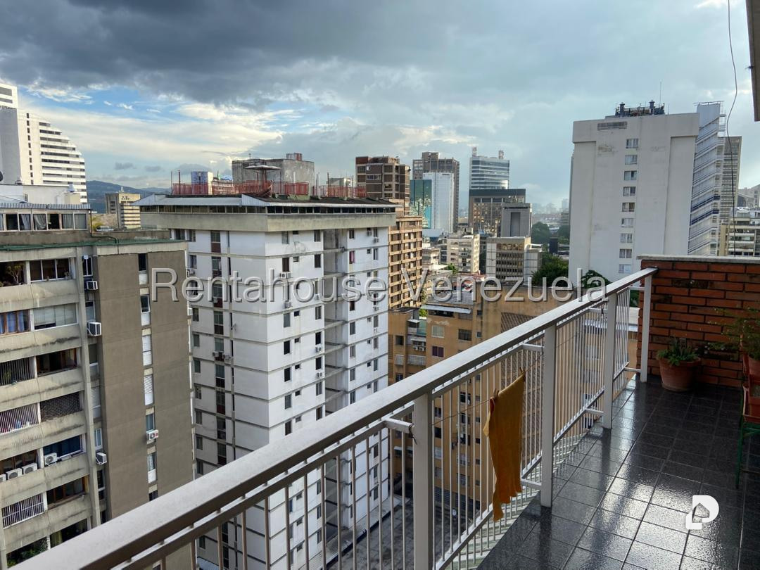 Apartamento en Los Palos Grandes, Caracas – 17