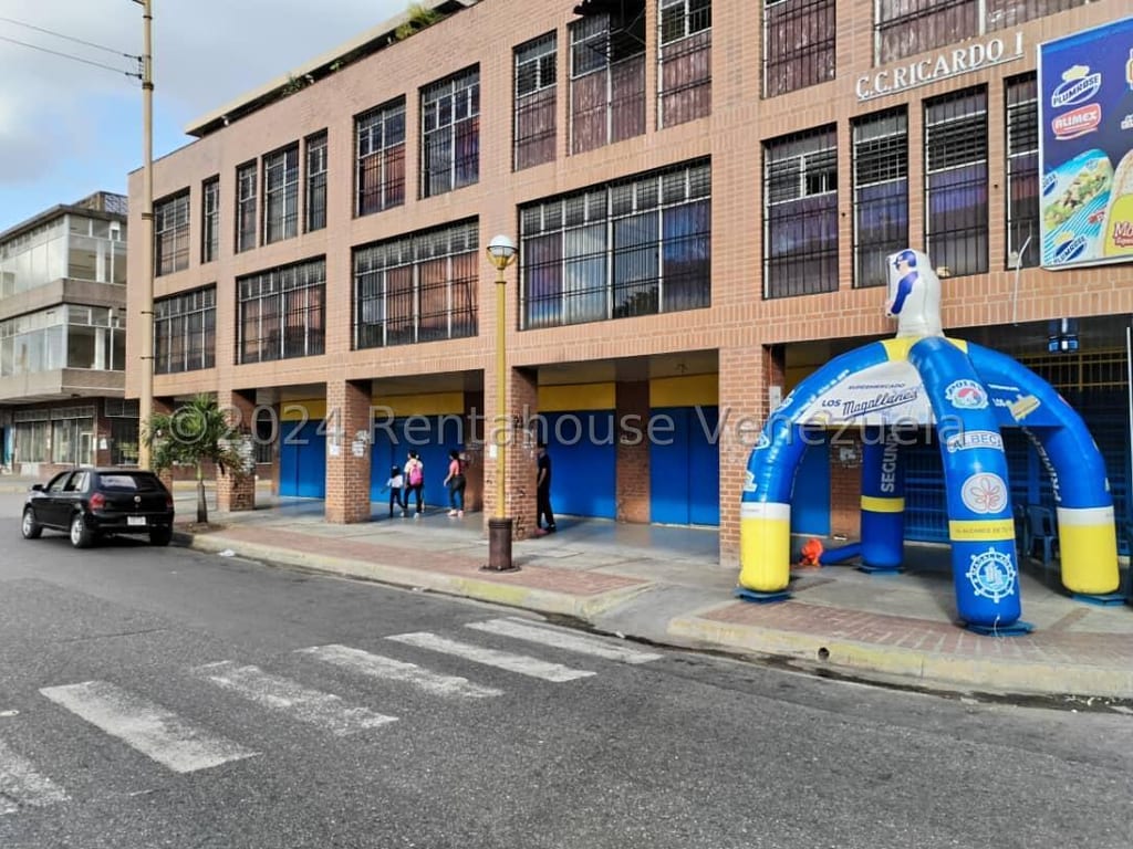 Edificio en Avenida Bolivar Sur, Valencia - 1