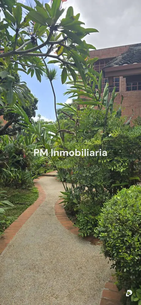 House in Colinas de Tamanaco, Caracas – 17