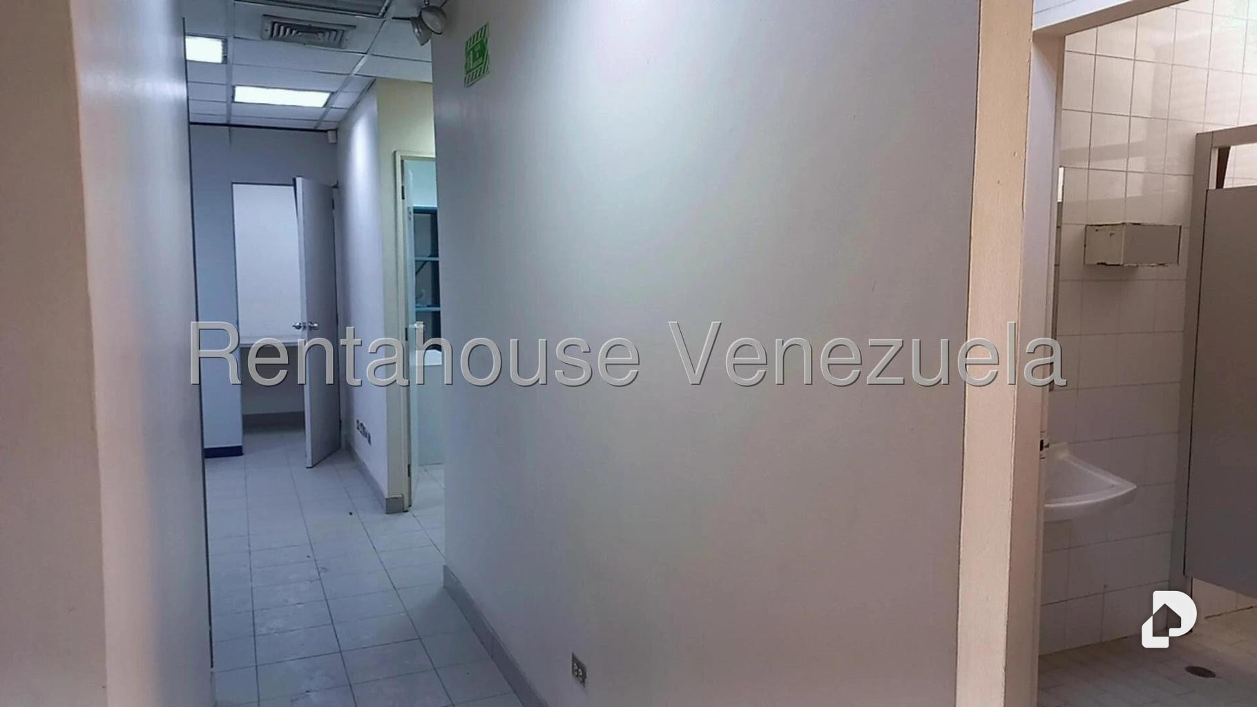 Local comercial en Los Cortijos de Lourdes, Caracas – 12