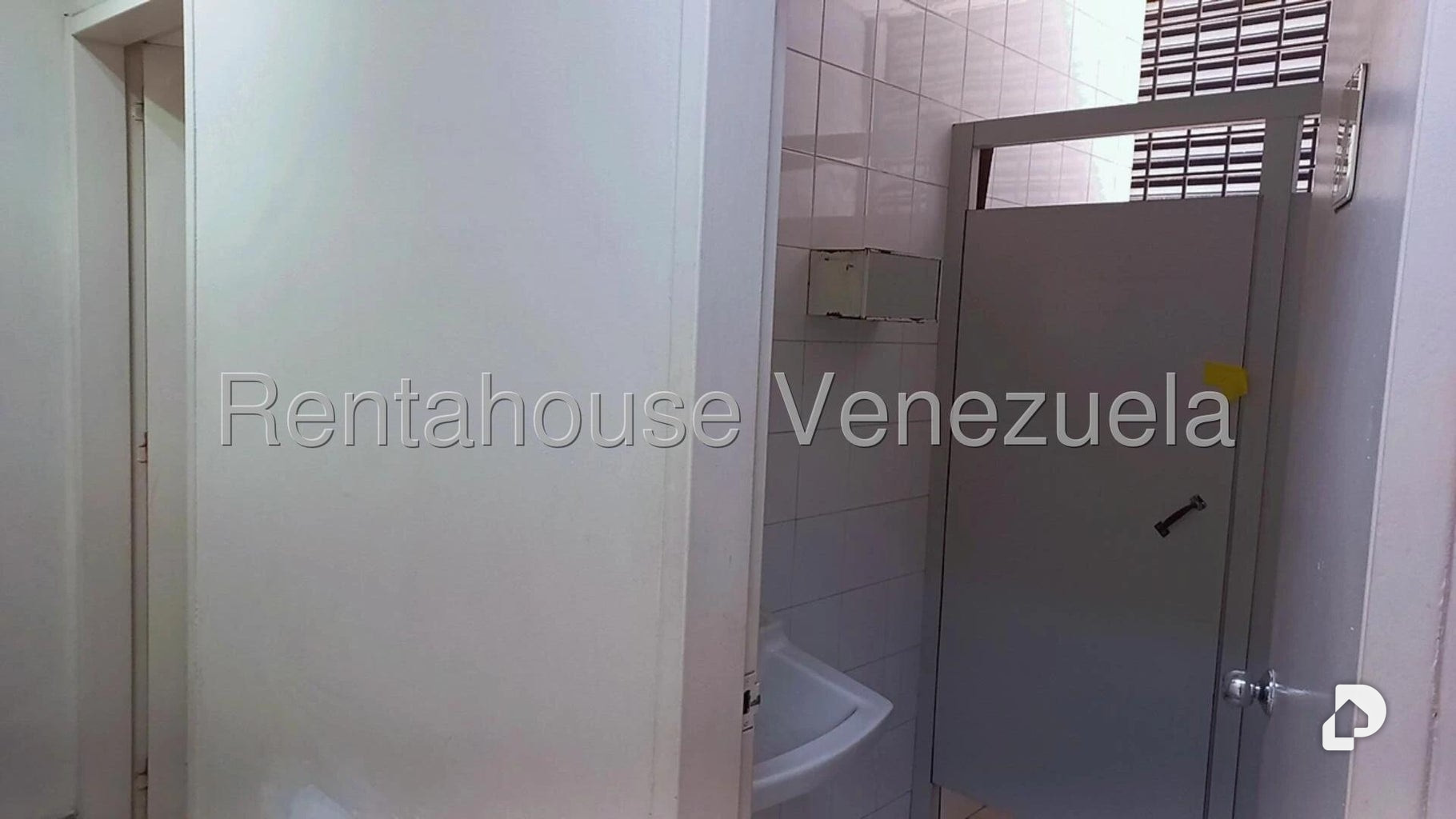 Local comercial en Los Cortijos de Lourdes, Caracas – 27