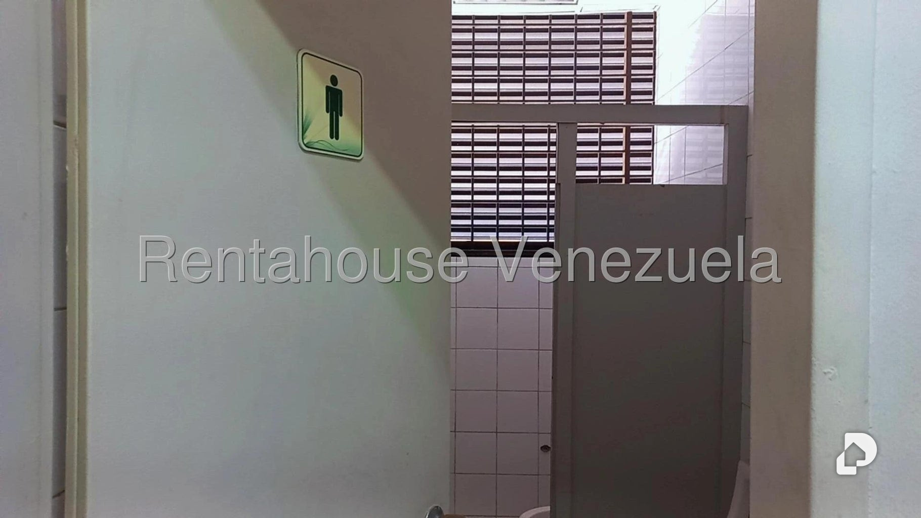 Local comercial en Los Cortijos de Lourdes, Caracas – 28