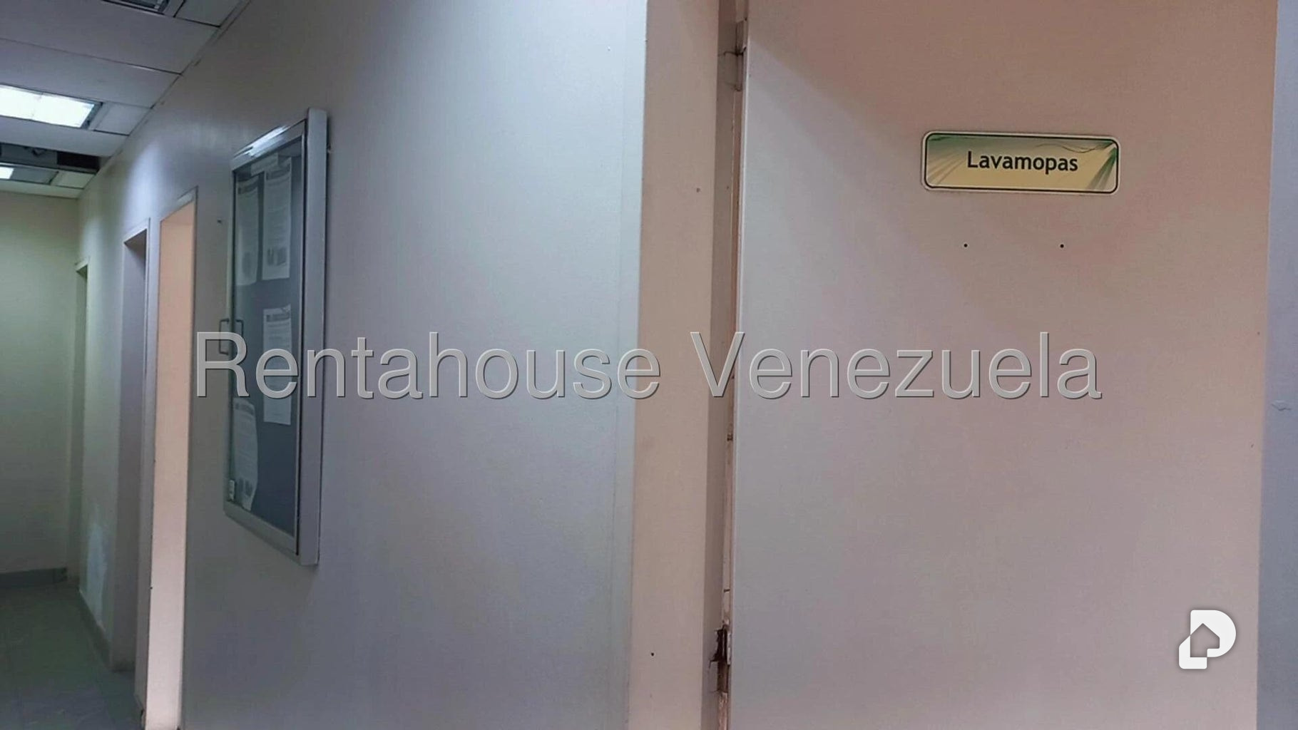 Local comercial en Los Cortijos de Lourdes, Caracas – 26
