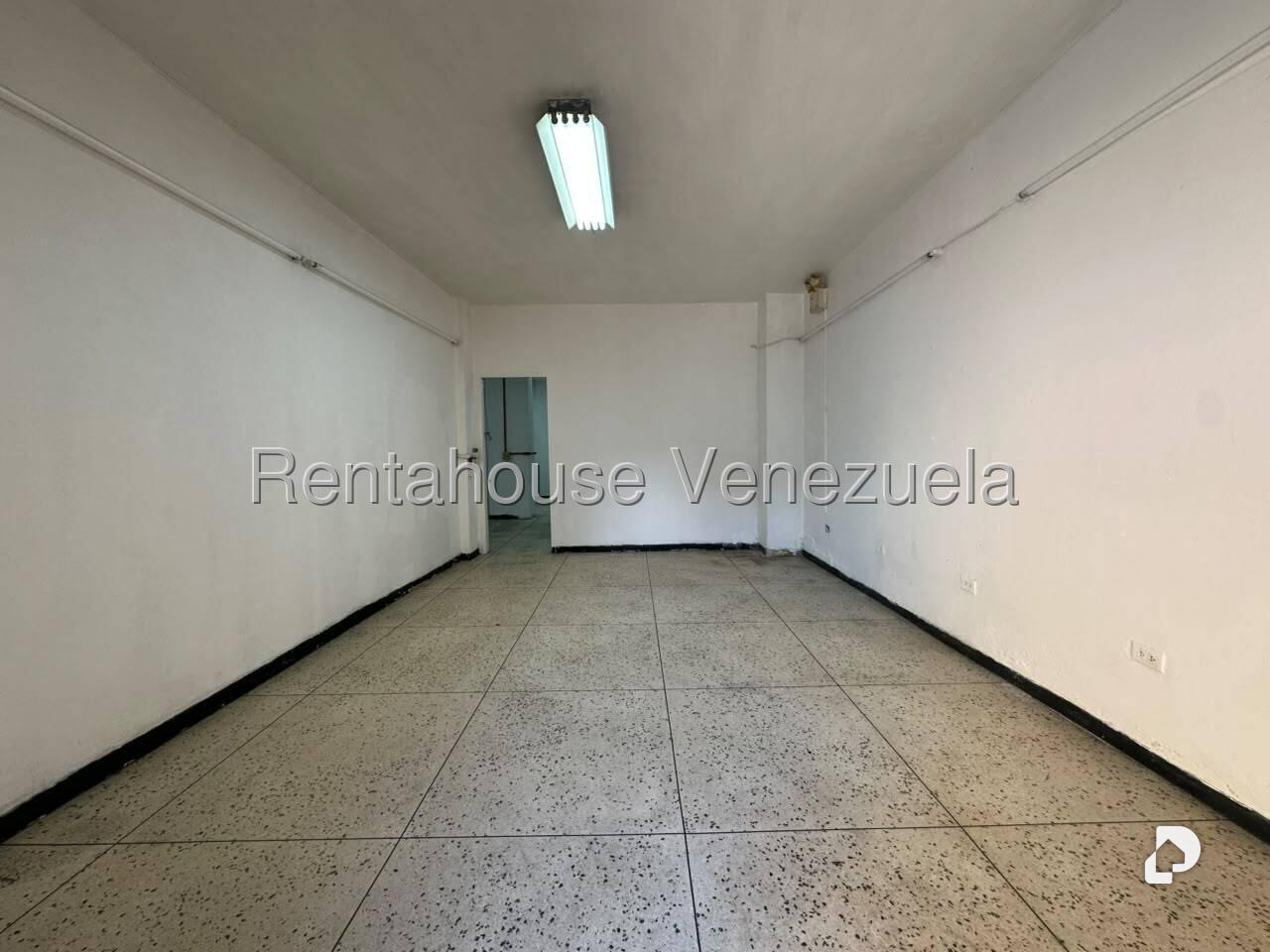 Local comercial en San Martín, Caracas – 12