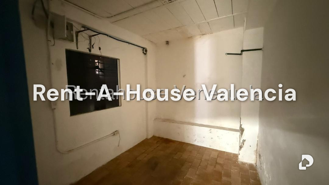 Local comercial en Santa Cecilia, Valencia – 46