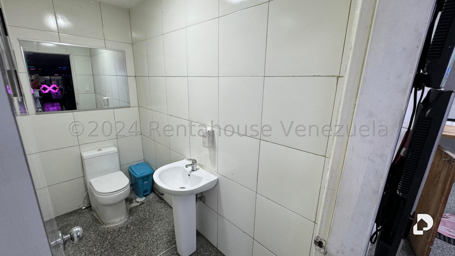 Local comercial en Catia, Caracas – 28