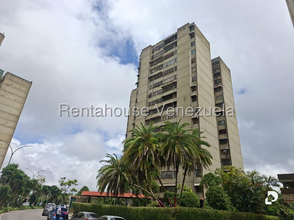 Apartamento en La Rosaleda, San Antonio de Los Altos – 1