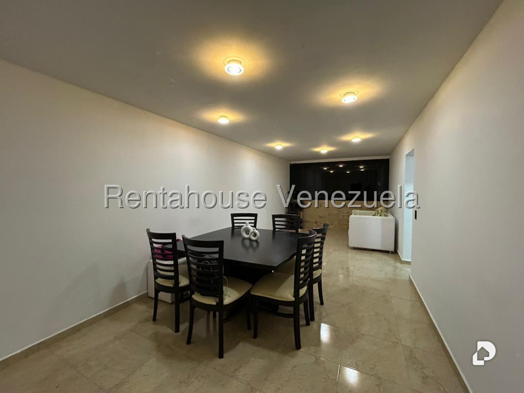 Apartamento en La Rosaleda, San Antonio de Los Altos – 2