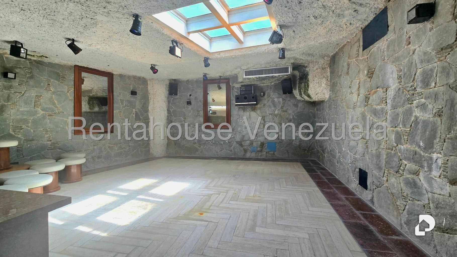 Casa en Colinas de Los Chaguaramos, Caracas – 27