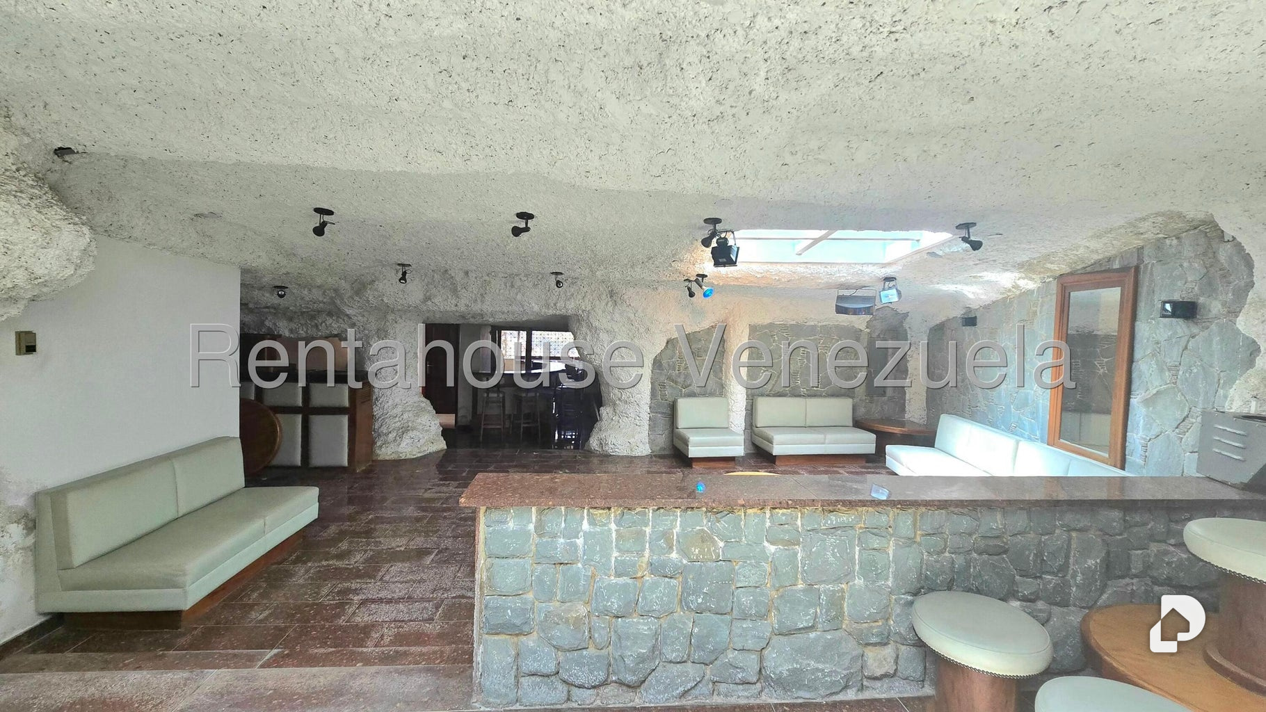 Casa en Colinas de Los Chaguaramos, Caracas – 28