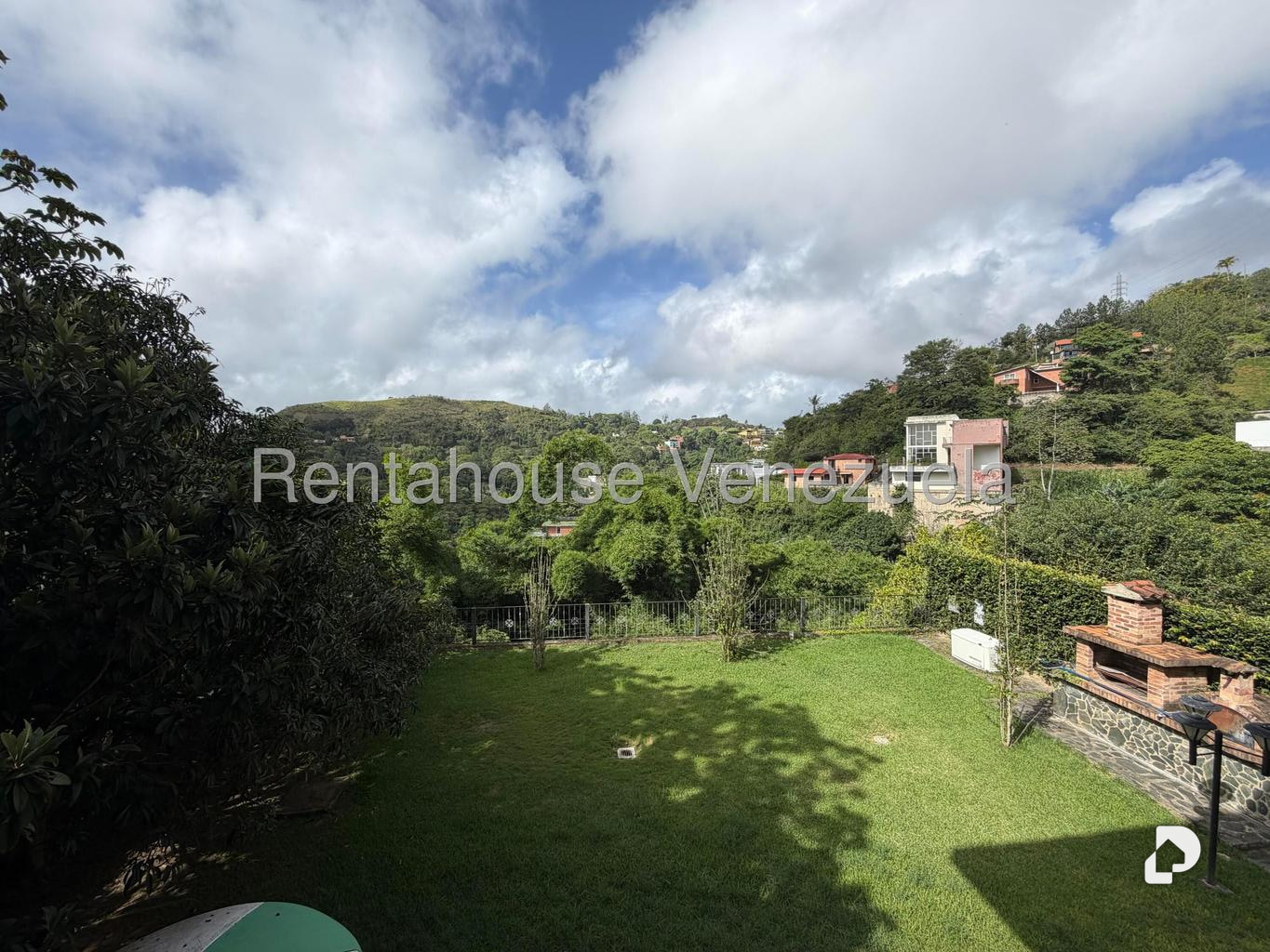 Casa en Villa Nueva Hatillo, Caracas – 25