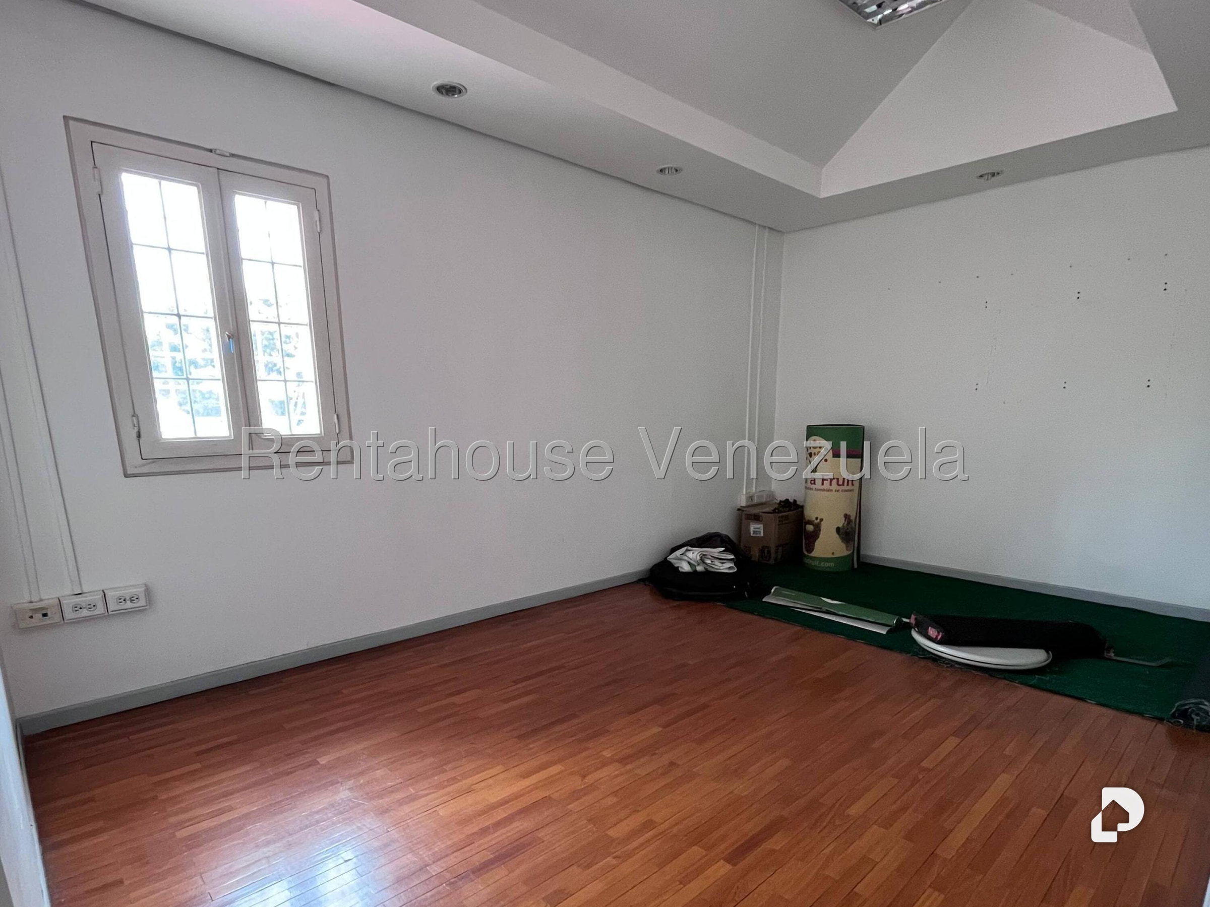 Casa en Altamira, Caracas – 23