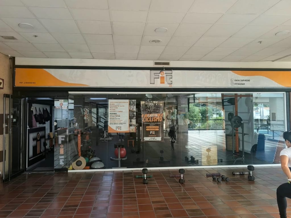 Local comercial en Prados del Este, Caracas - 1