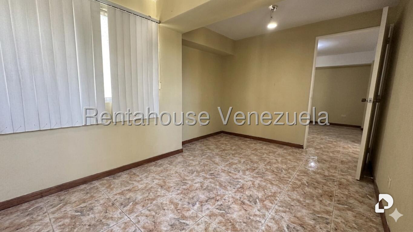 Apartamento en Parroquia Santa Rosalía, Caracas – 11