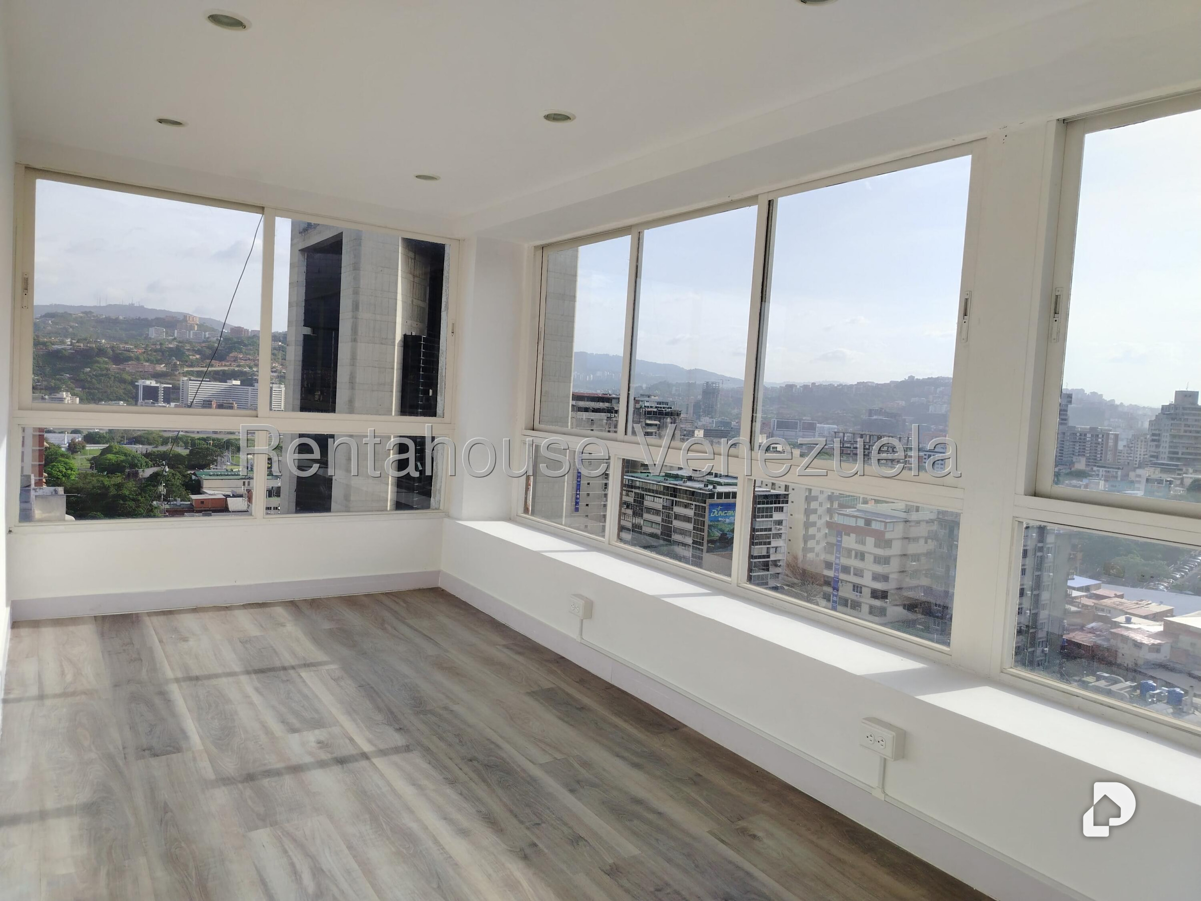 Local comercial en Altamira, Caracas – 13