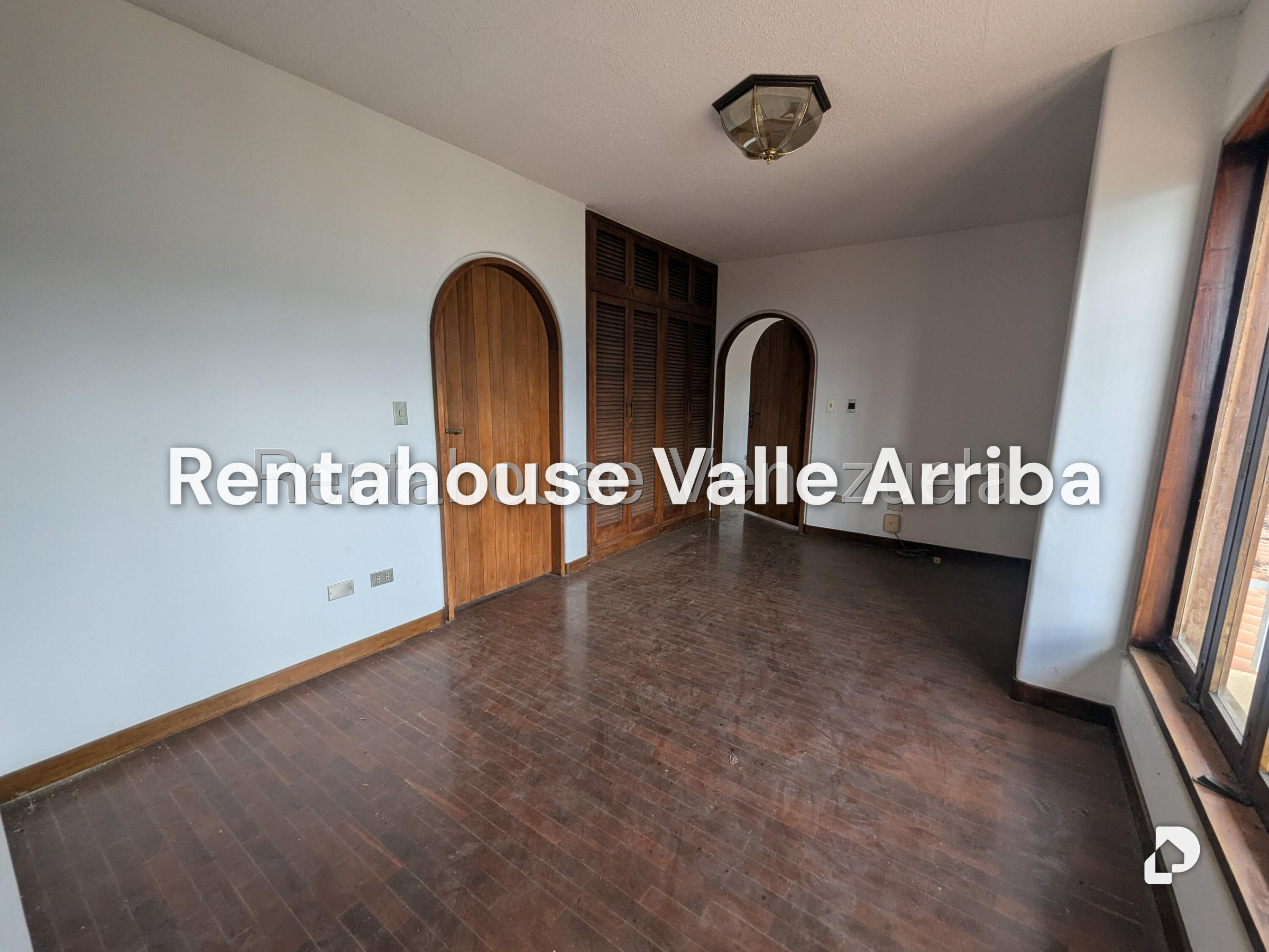 Casa en Cerro Verde, Caracas – 26