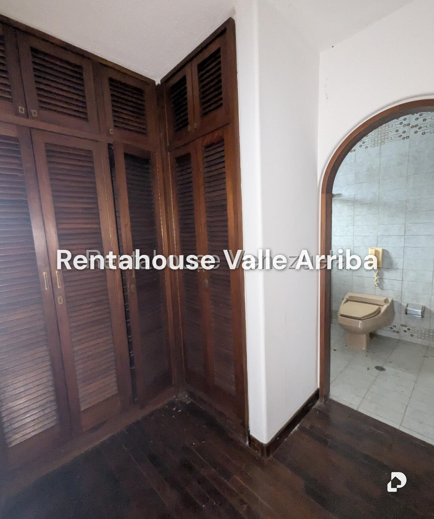 Casa en Cerro Verde, Caracas – 29