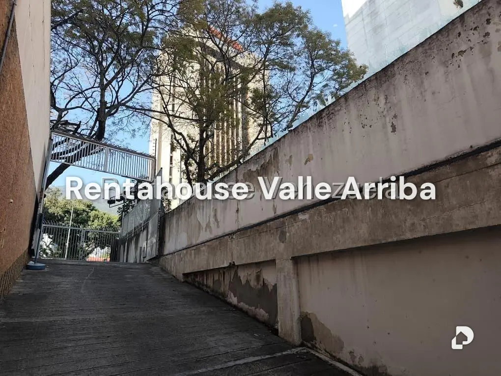 Garaje/Estacionamiento en El Recreo, Caracas – 9