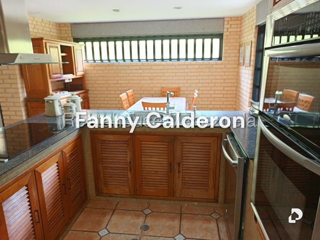 Casa en Oripoto, Caracas – 13