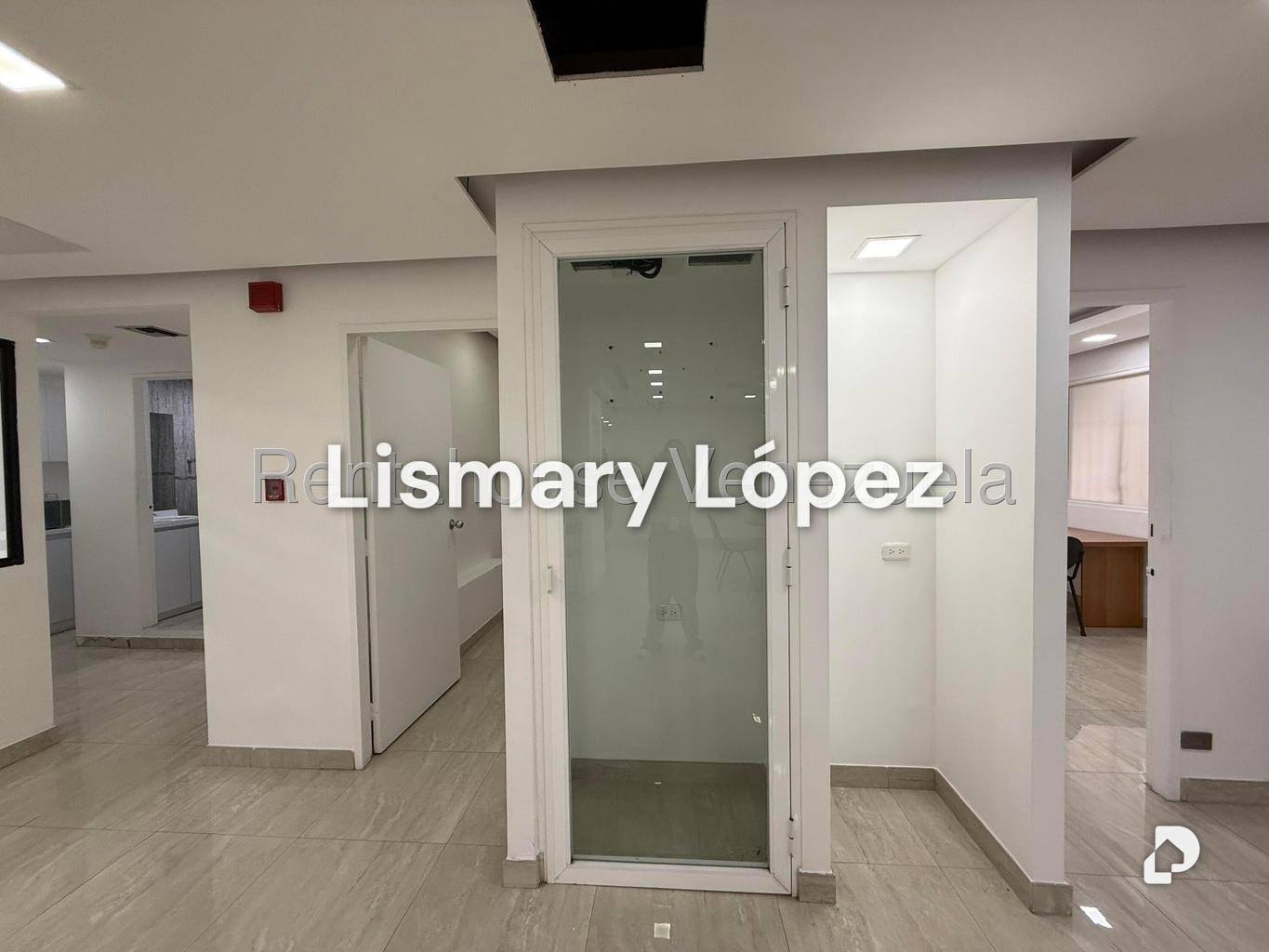 Oficina en Los Palos Grandes, Caracas – 22
